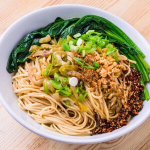Nouilles asiatiques au porc de style Dan Dan