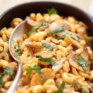 Coquillettes aux champignons façon Stroganov