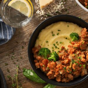 Saucisse italienne piquante et polenta crémeuse