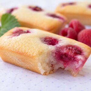 Financier à la framboise et à la noix de coco
