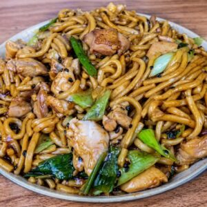 Nouille Udon et poulet mariné sauté